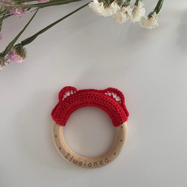 Aro madera crochet osito aro rojo - Aro madera crochet osito