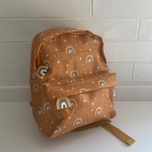 Diseno sin titulo 2021 01 10T170545.572 300x300 - Mochila Infantil Arcoíris Mostaza