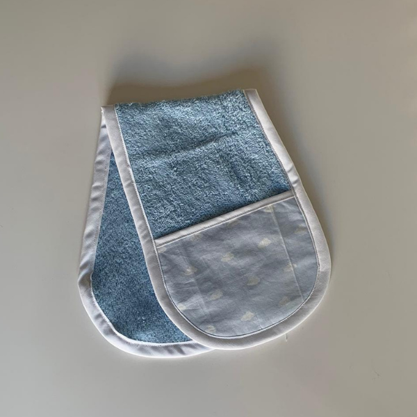 Babero para hombro con bolsillo Diseno sin titulo 24 1 - Babero para hombro con bolsillo