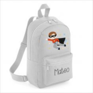 Diseno sin titulo 2021 07 02T131549.219 300x300 - Mochila Medium Súper Héroe Gris Personalizada