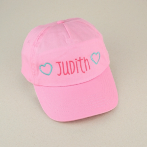 Diseno sin titulo 2021 09 12T124658.115 300x300 - Gorra Rosa Personalizada (nombre + corazones)
