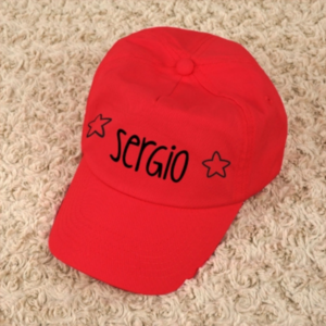 Diseno sin titulo 2021 09 12T125237.456 300x300 - Gorra Roja Personalizada (nombre + estrellas)