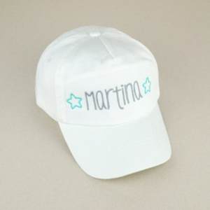 Diseno sin titulo 2021 09 12T130459.631 300x300 - Gorra Blanca Personalizada (nombre + estrellas)