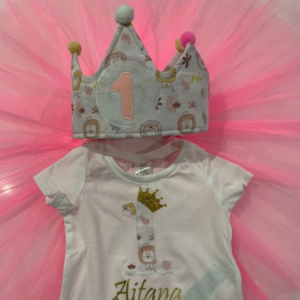 Diseno sin titulo 2021 09 20T212121.565 300x300 - Pack cumpleaños (Corona + Camiseta + Tutú) Leones