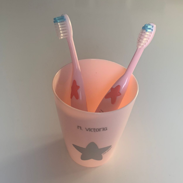 Set 2 Cepillos de Dientes y Vasito Personalizado Rosa Diseno sin titulo 2021 11 07T140654.642 - Set 2 Cepillos de Dientes y Vasito Personalizado Rosa
